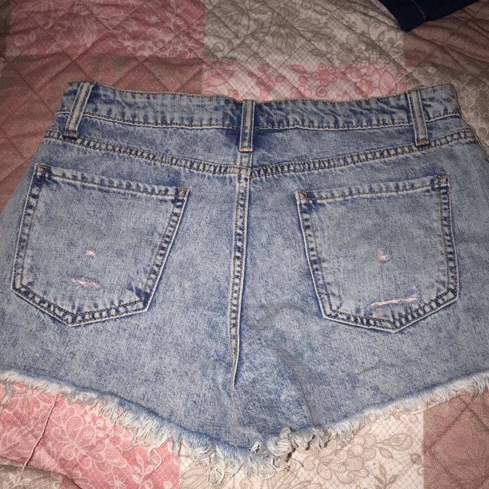 Shorts - Picture 2 of 3